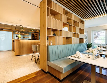Restaurant / Blick in die Bar